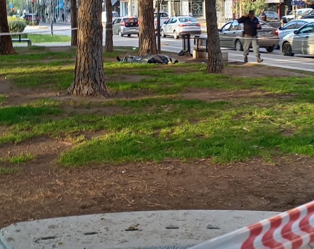 Persona en situación de calle murió en pleno centro de Neuquén capital