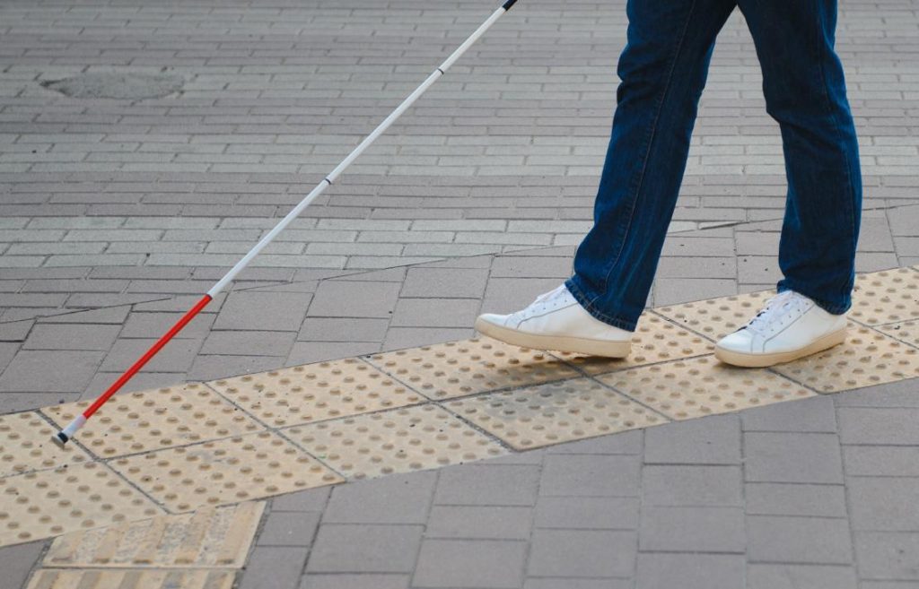 Discapacidad: Pidió un asiento en el piso inferior de un micro, se lo negaron y ahora será indemnizada