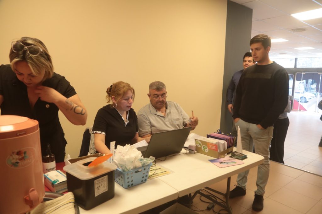 Más de 170 dosis aplicadas en el nuevo operativo de vacunación en la Municipalidad de Neuquén
