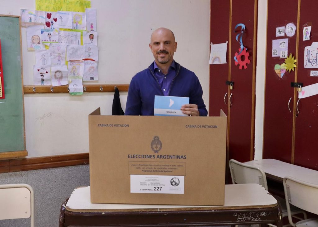 José Ousset realizó su voto y se refirió al asalto que sufrió un candidato opositor