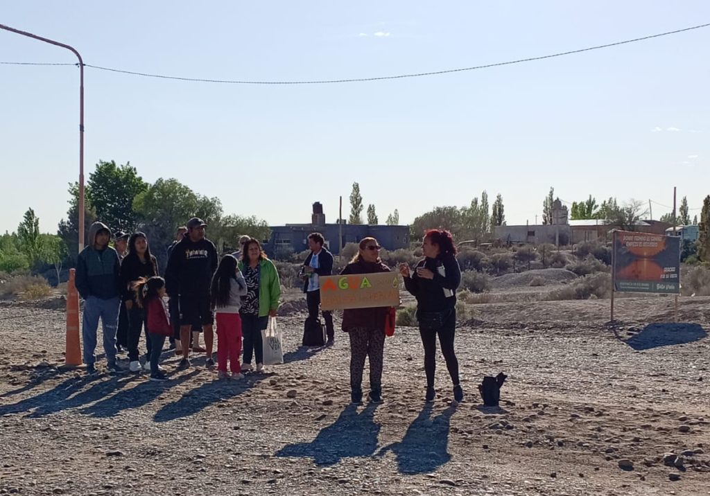 Vecinos de Balsa Las Perlas reclaman agua