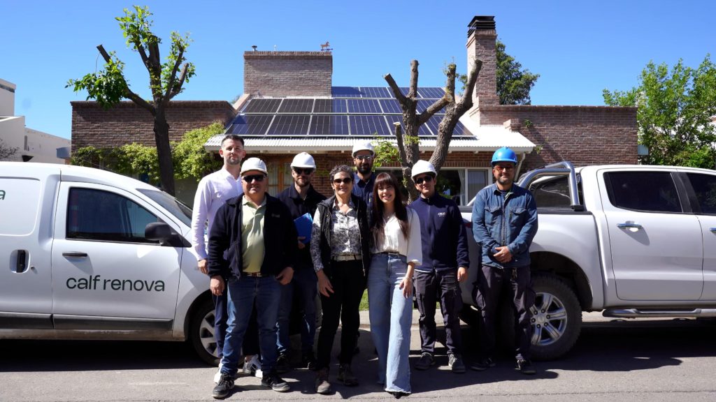 CALF realizó la primera instalación solar residencial en Neuquén capital