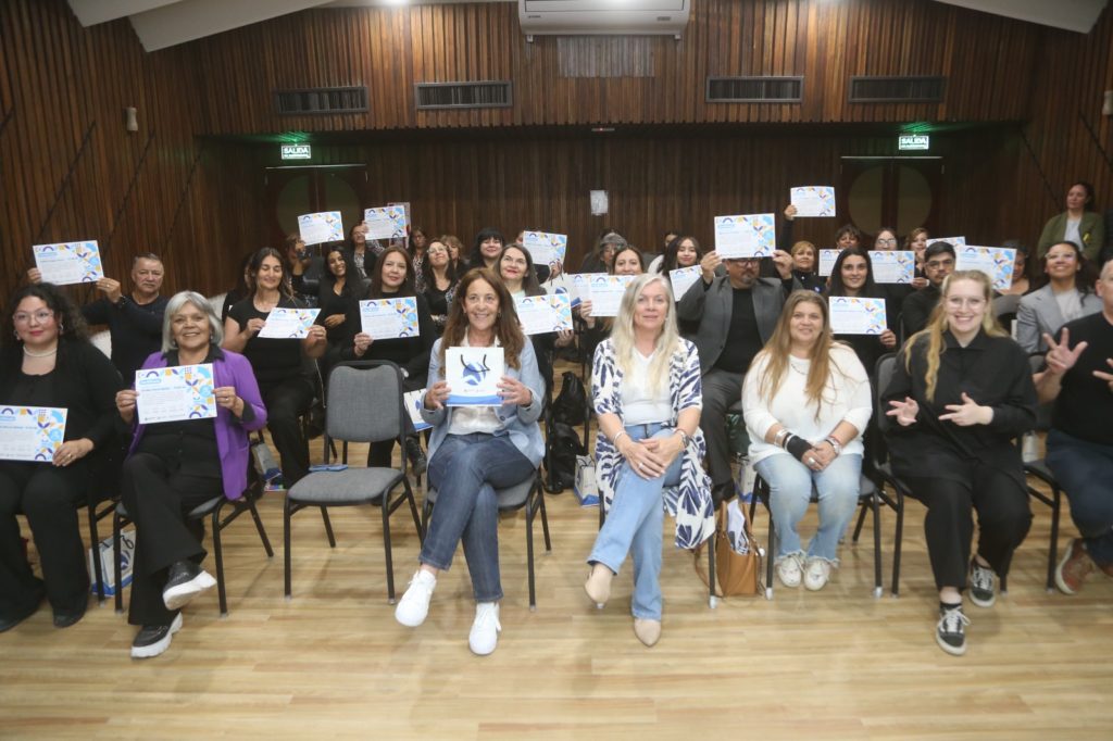 Agentes municipales se certificaron en lengua de señas