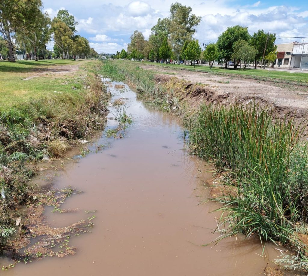 El municipio realizó escurrimientos en las calles anegadas tras la tormenta