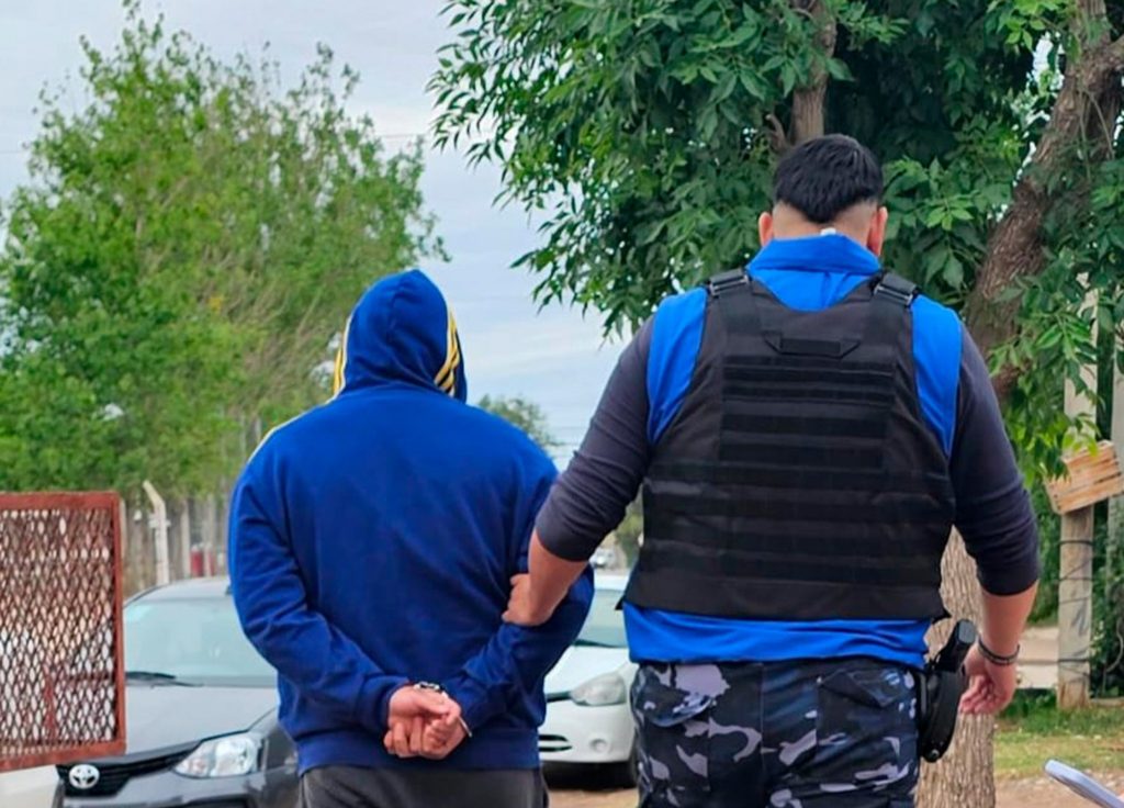 Detuvieron a un hombre y secuestraron inhibidores de alarmas en la ciudad