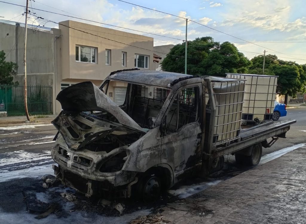 El dueño de los autos incendiados afirmó que desconoce el motivo del hecho