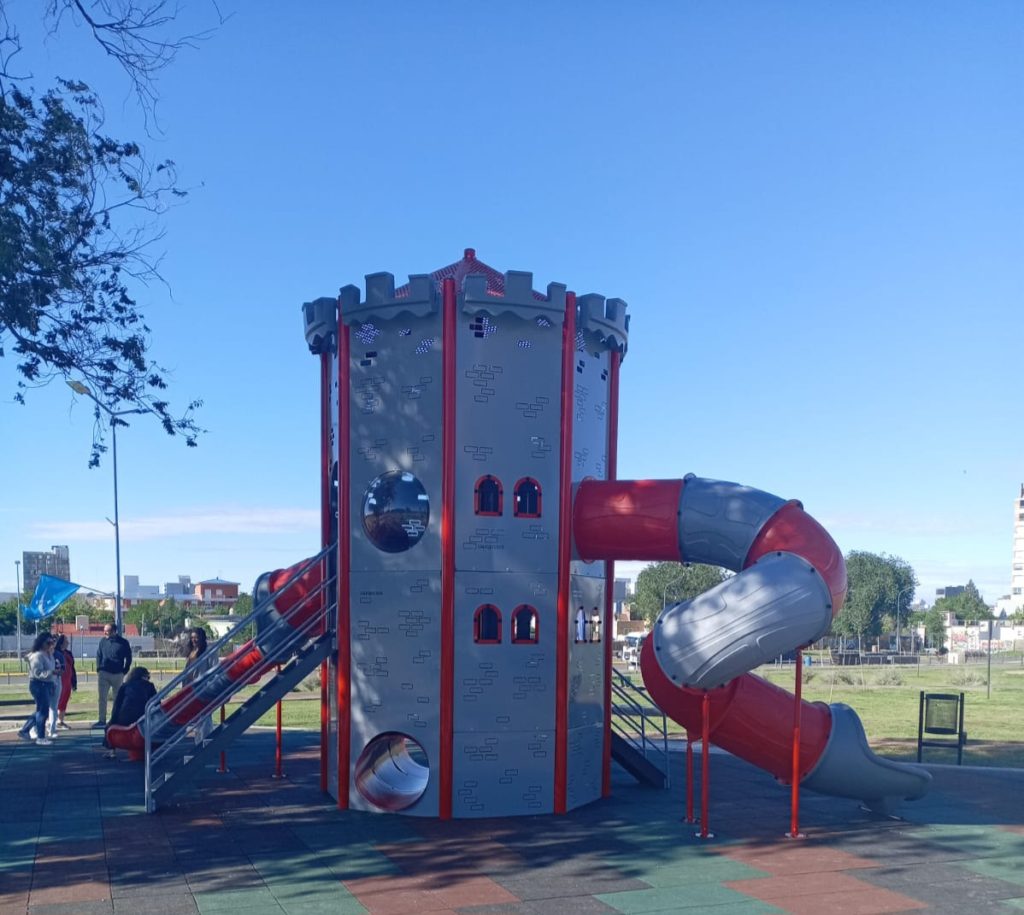 El Parque Jaime de Nevares ya tiene su plaza blanda
