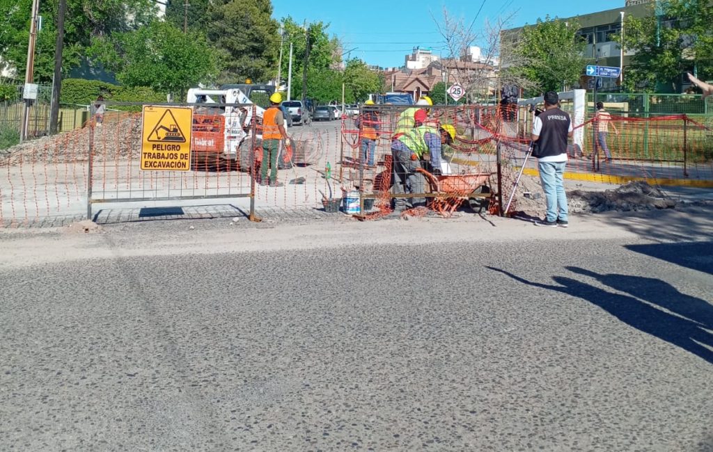 El municipio avanza con obras para terminar con las perdidas de agua en calles céntricas