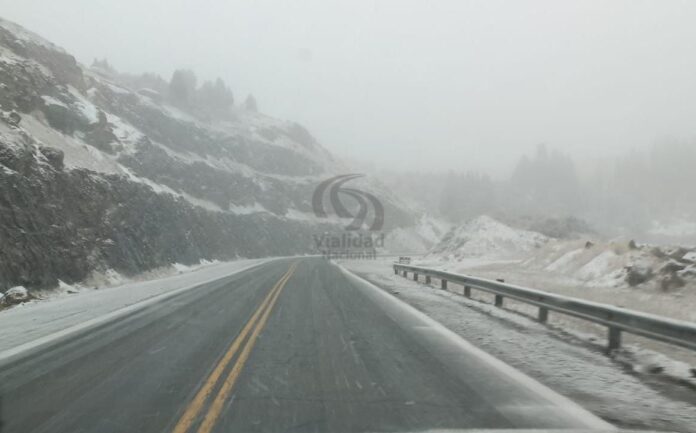 Nieve Ruta 237 este mediodía
